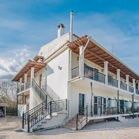 Icarus Near The Beach, By Ionian Luxury Apartment Perama (Corfu)